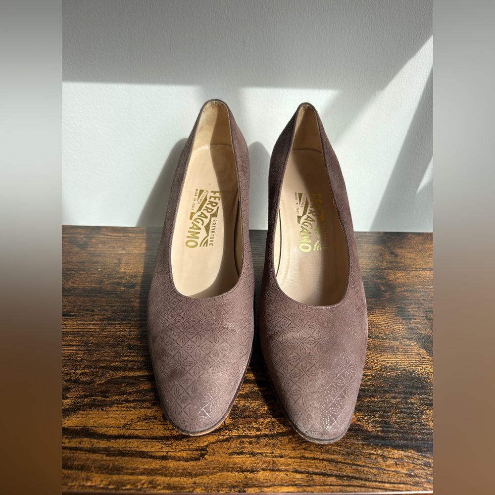 Salvatore Ferragamo Brown Patterned Pumps Size 9 Made in Italy
